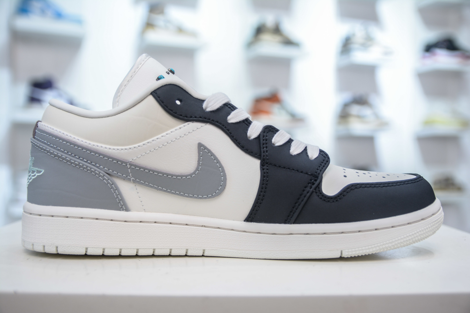 DT纯原 Air Jordan AJ1 Low 低帮 白灰黑 IO2242-101