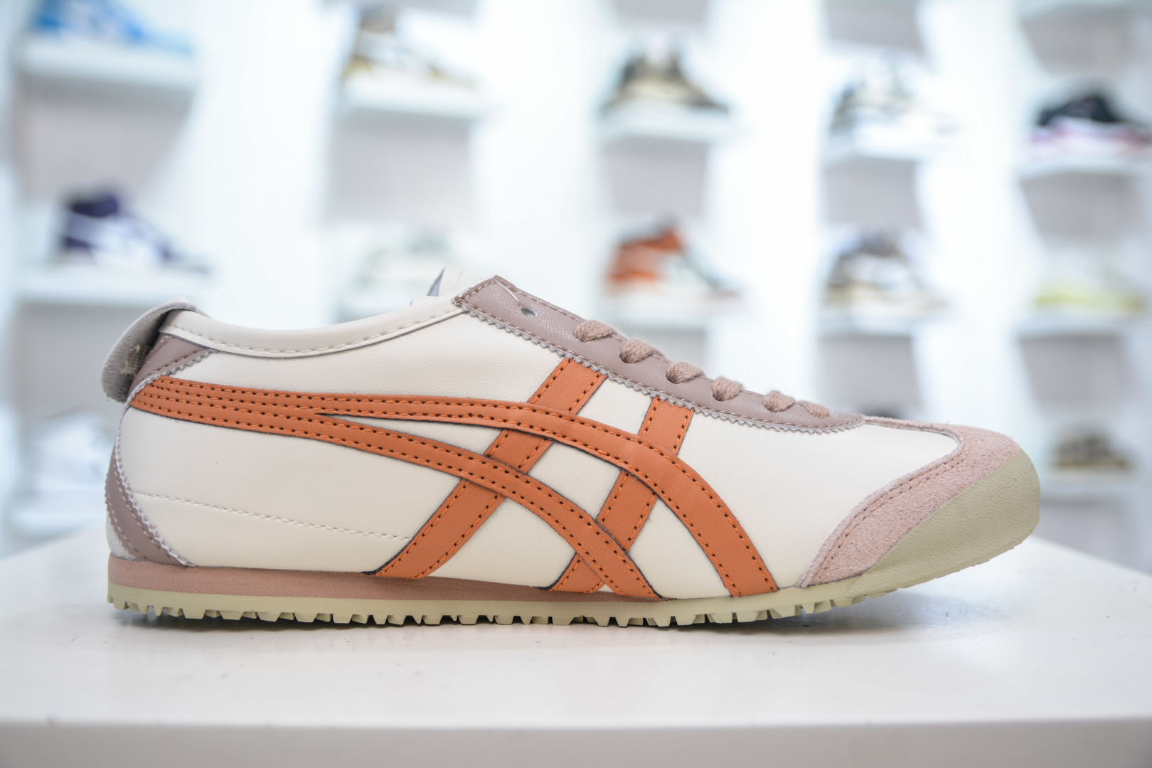 Asics Onitsuka Tiger Mexico 66 VIN - Premium Materials, Comfortable Fit 3 cmp i1755883373946 9667 0 2