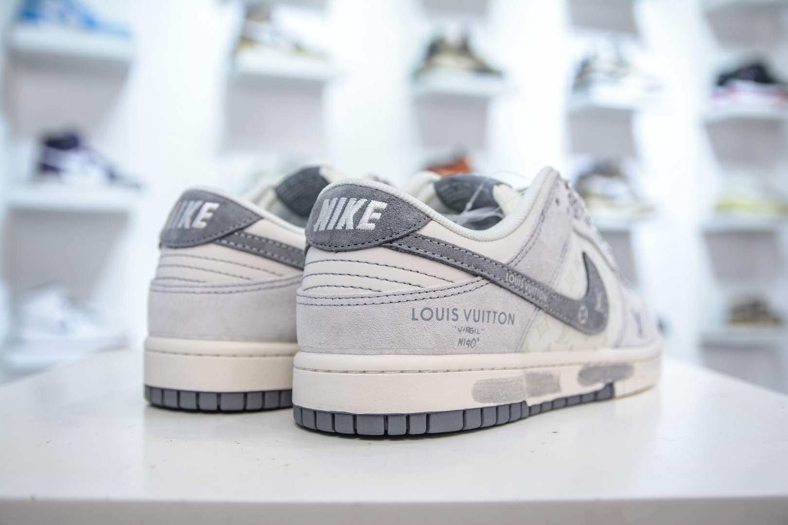Nike SB Dunk Low x Louis Vuitton White Grey Premium Leather Sneakers 7 cmp i1755883988009 4676 0 5