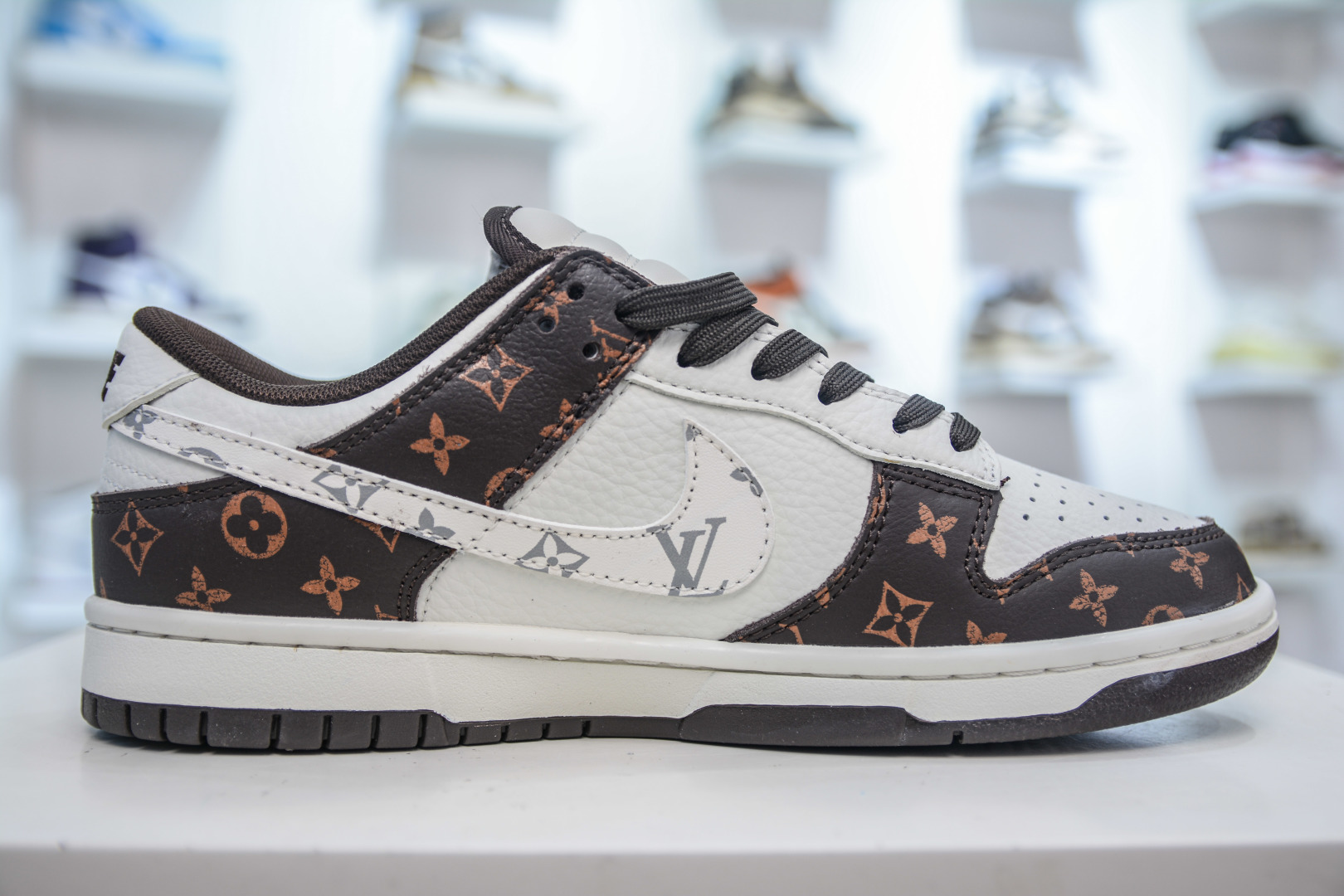 Nike SB Dunk Low x Louis Vuitton White Brown,Original Leather Sneakers 3 cmp i1755884224761 813 0 2