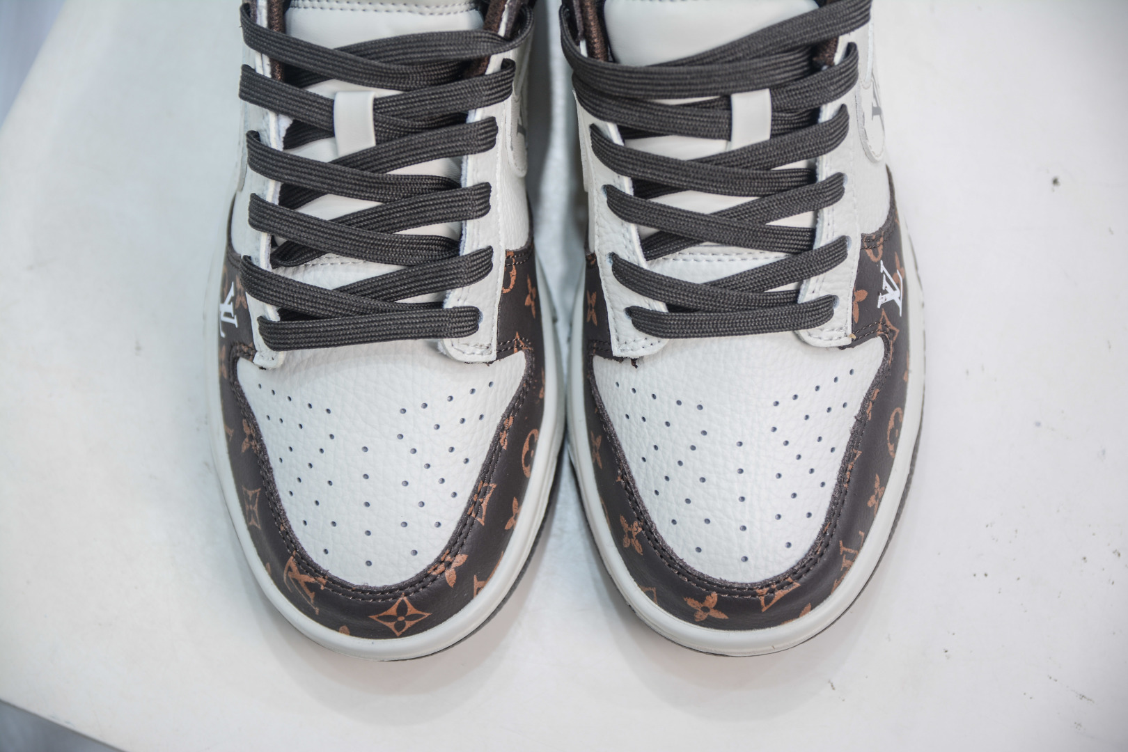 Nike SB Dunk Low x Louis Vuitton White Brown,Original Leather Sneakers 9 cmp i1755884225682 2808 0 8