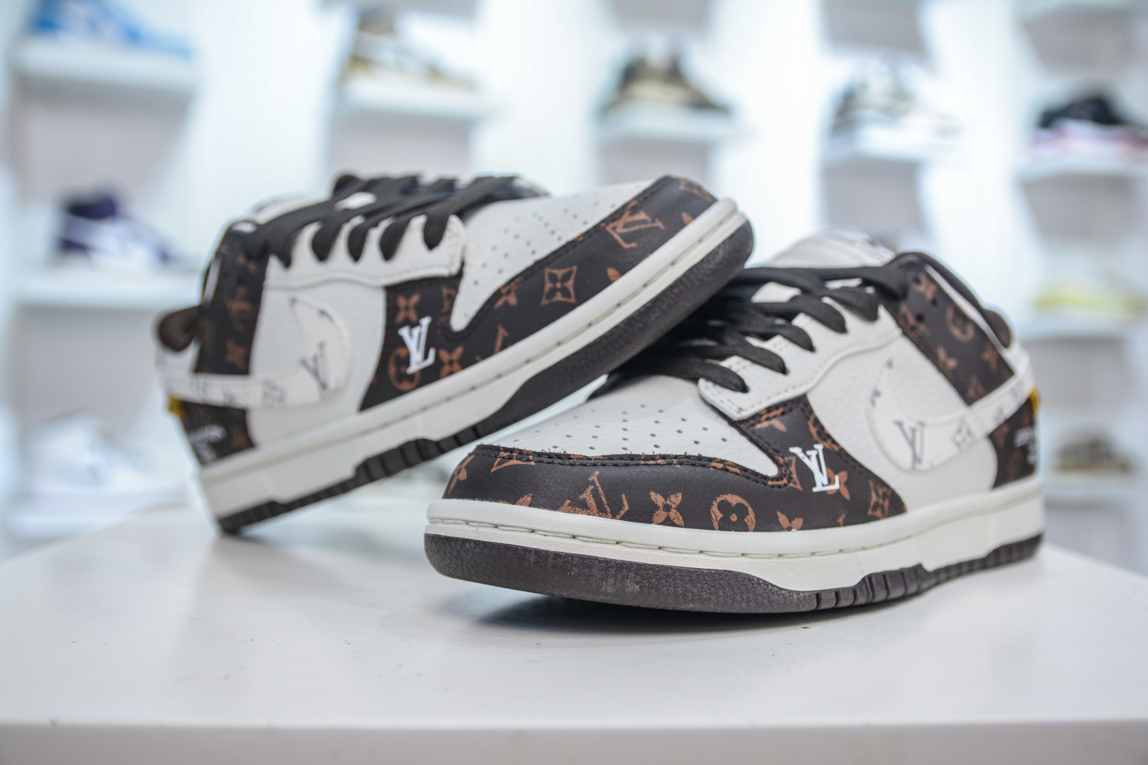 Nike SB Dunk Low x Louis Vuitton White Brown,Original Leather Sneakers 4 cmp i1755884225694 355 0 3