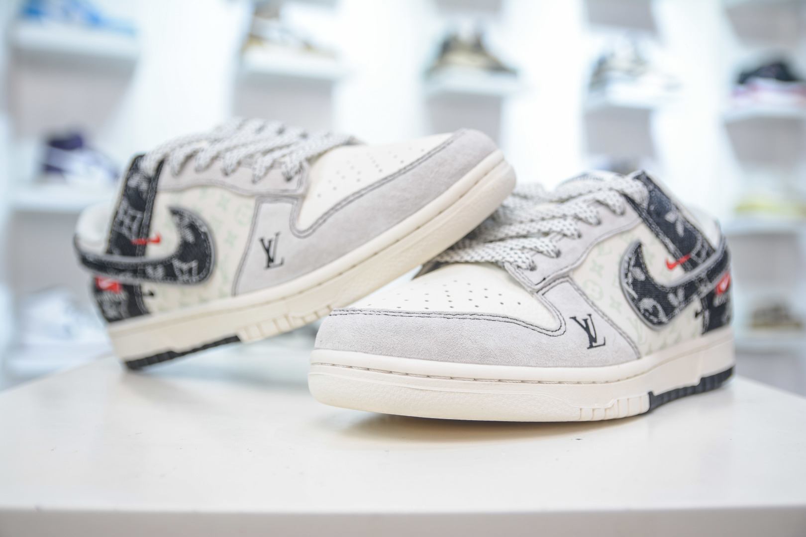 Nike SB Dunk Low x Louis Vuitton White Black Denim Sneakers 5 cmp i1755966415029 3245 0 3