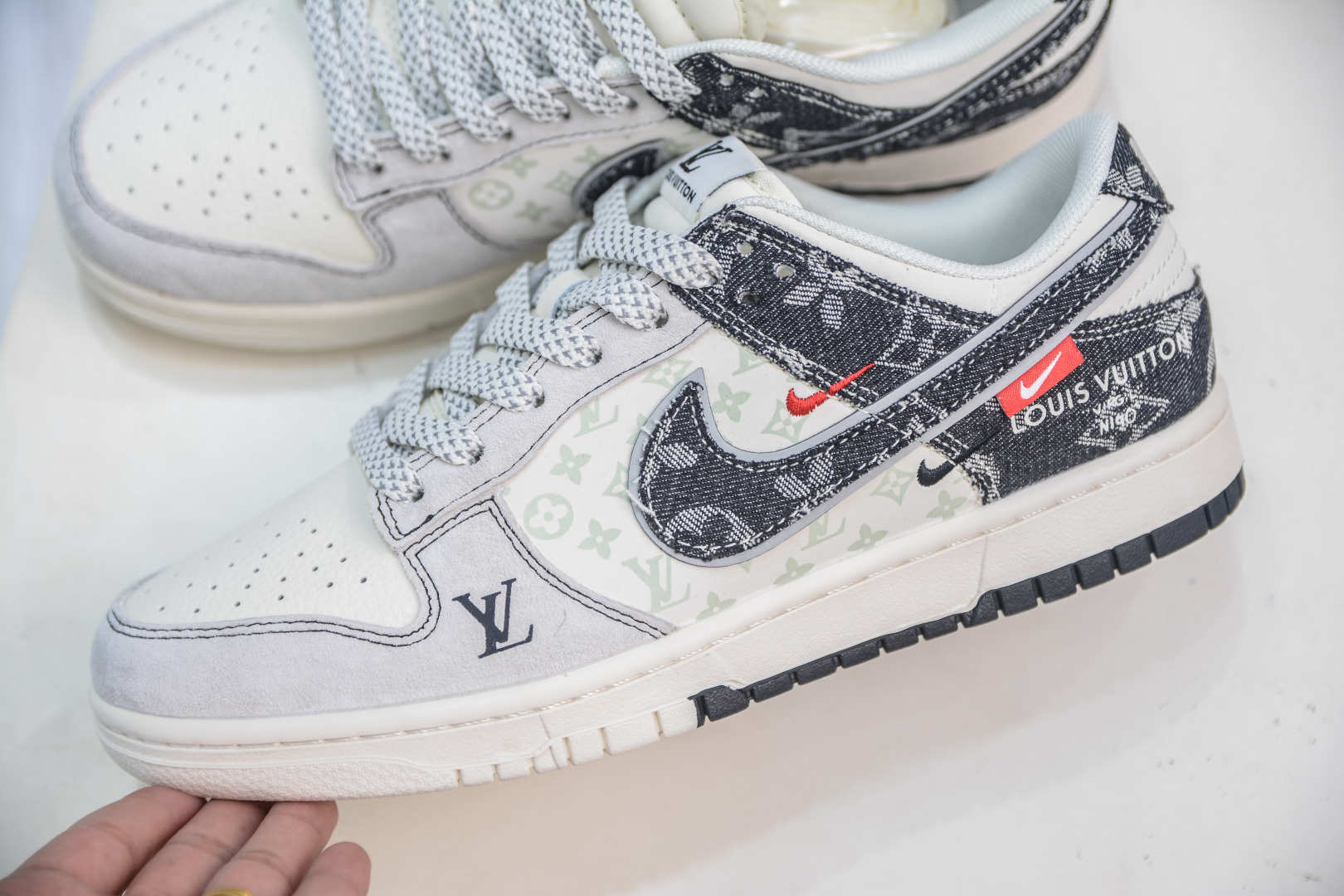 Nike SB Dunk Low x Louis Vuitton White Black Denim Sneakers 8 cmp i1755966415029 8339 0 6