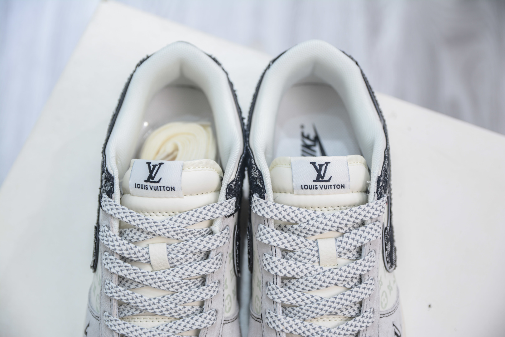 Nike SB Dunk Low x Louis Vuitton White Black Denim Sneakers 9 cmp i1755966416723 7175 0 7