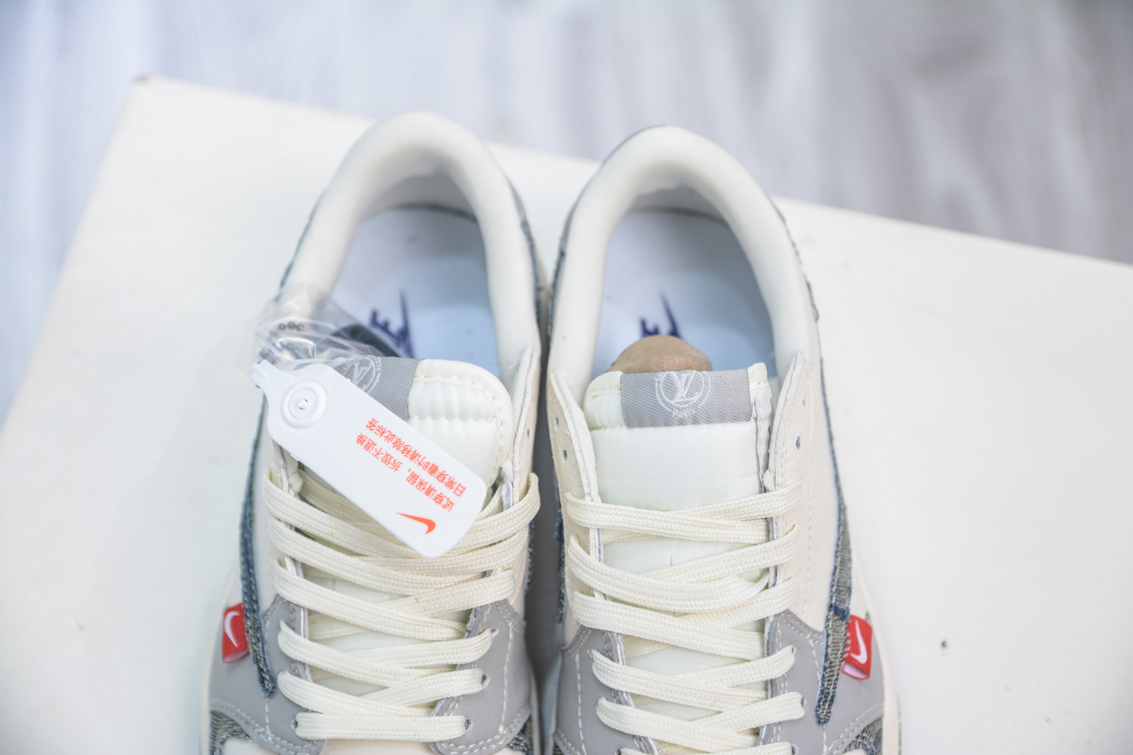 Air Jordan 1 Low x Louis Vuitton White Grey Tie-Dye Denim Sneakers 9 cmp i1755966521582 9179 0 7