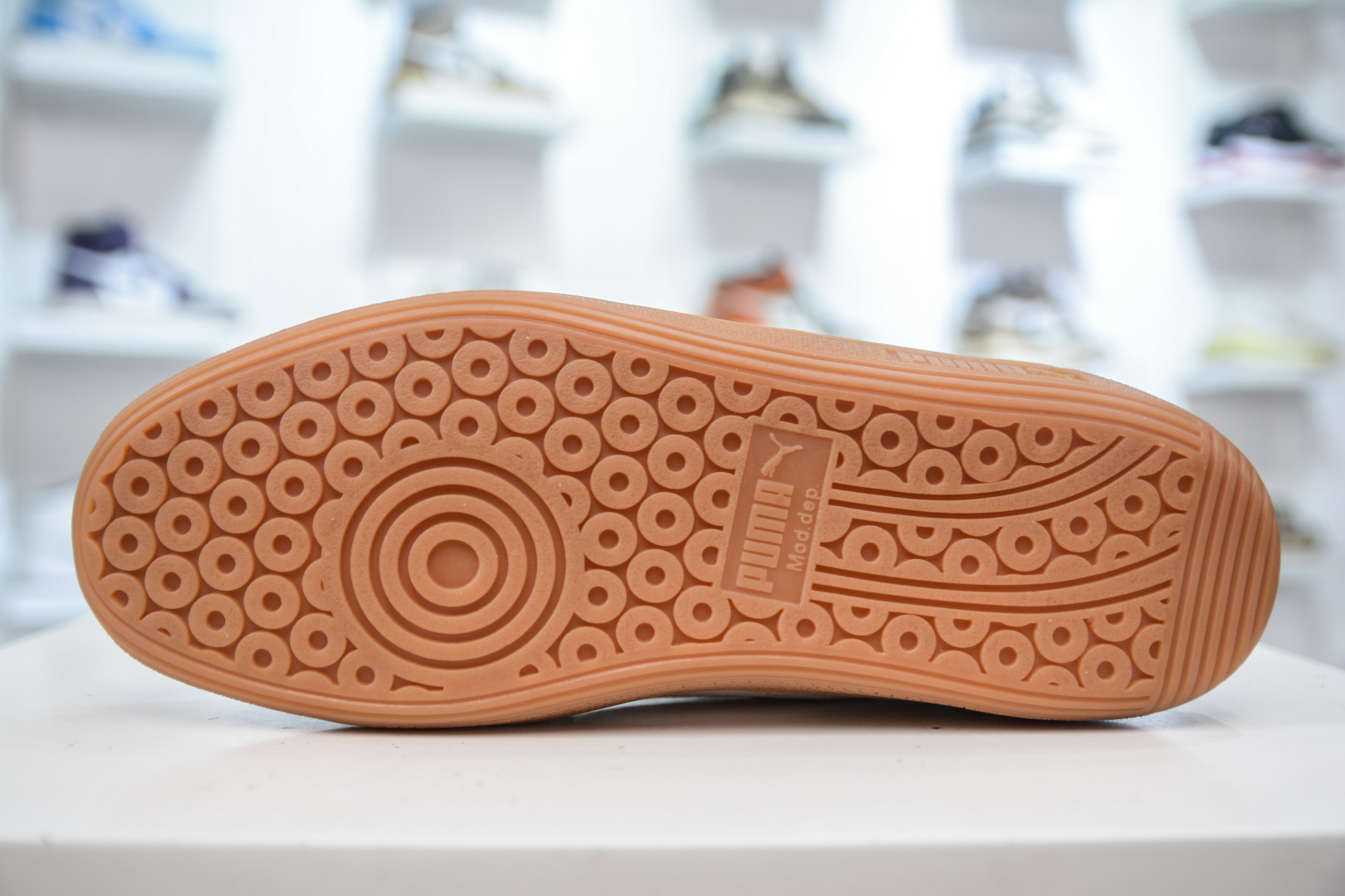 PUMA Palermo Leather Sneakers: Low-Top, Retro-Inspired, and Versatile Style 5 cmp i1755966814139 3486 0 4