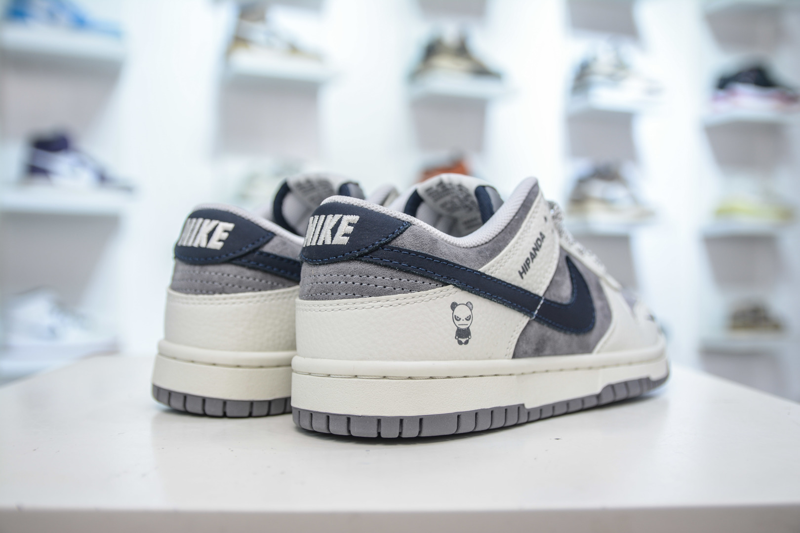 Nike SB Dunk Low x BE@RBRICK "Hipanda" White Grey Sneakers 7 cmp i1755966960620 1903 0 5
