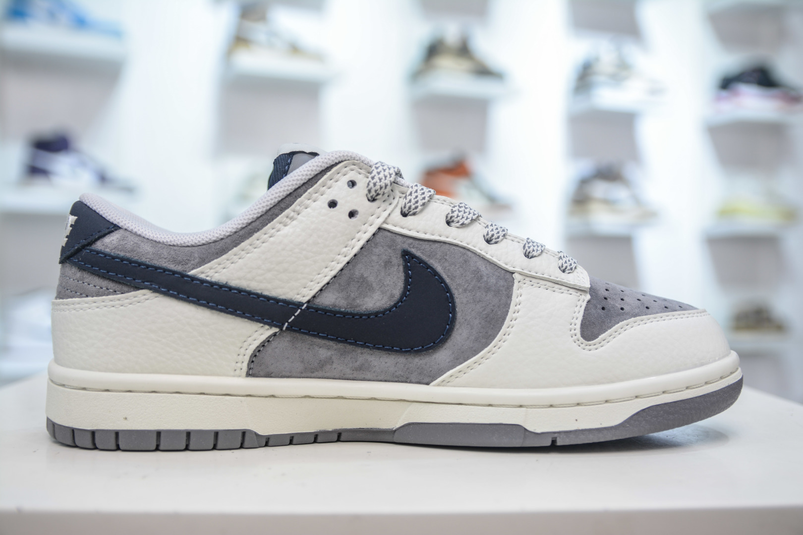 Nike SB Dunk Low x BE@RBRICK "Hipanda" White Grey Sneakers 4 cmp i1755966961564 8464 0 2