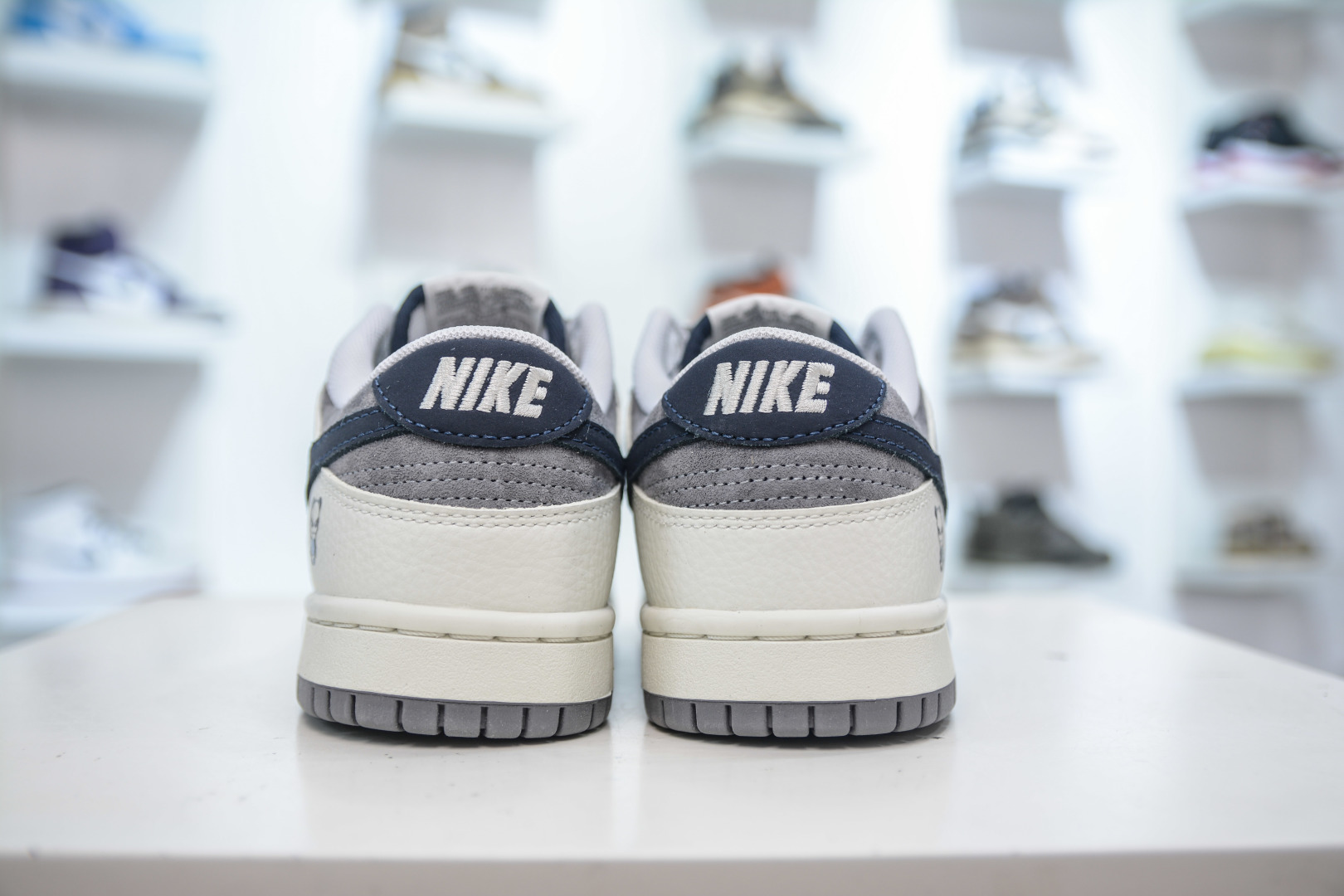 Nike SB Dunk Low x BE@RBRICK "Hipanda" White Grey Sneakers 3 cmp i1755966961573 5482 0 1