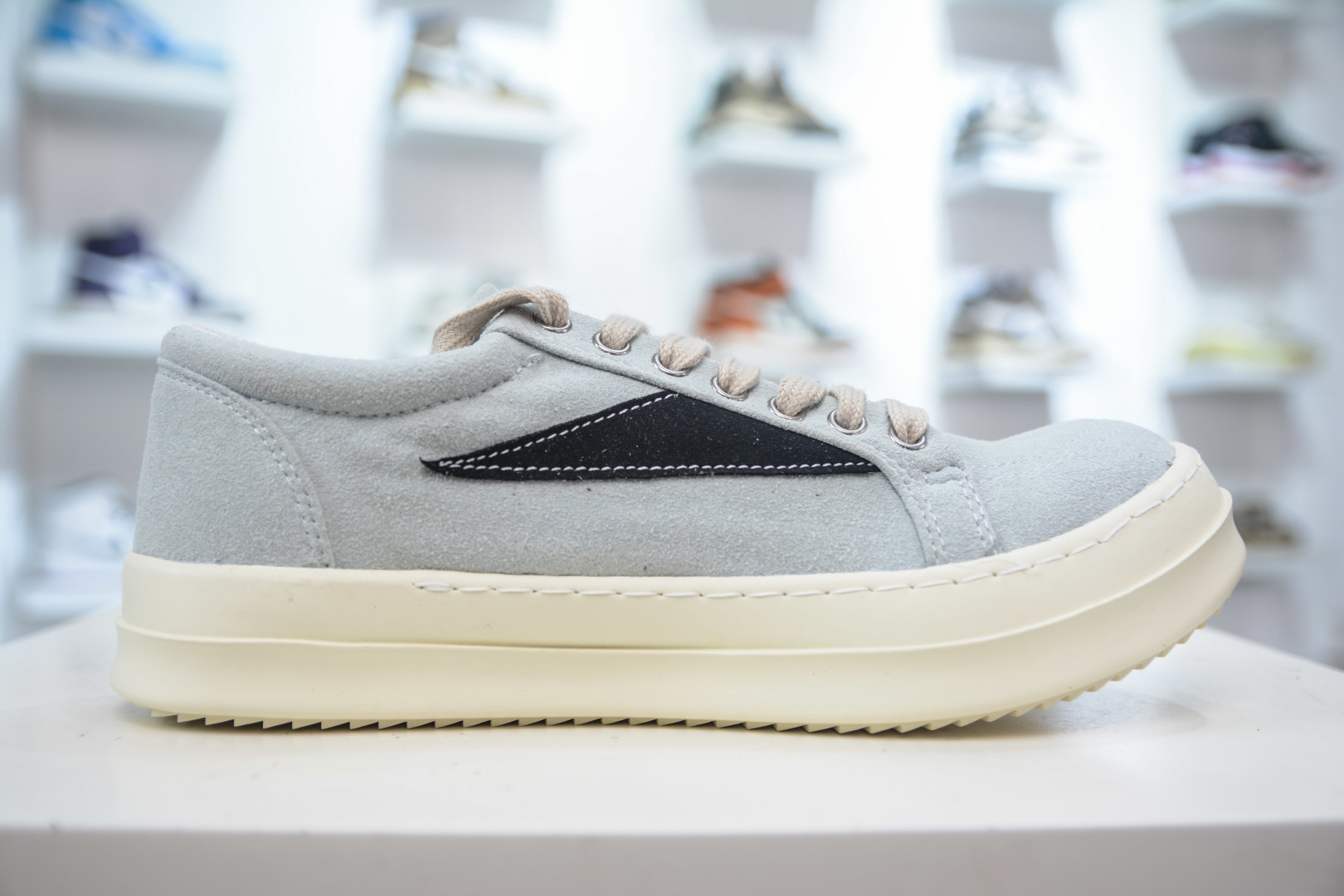 Rick Owens Hollywood Suede Low-Top Sneakers - Round Toe, Lace-Up Design 4 cmp i1755967154361 2839 0 2