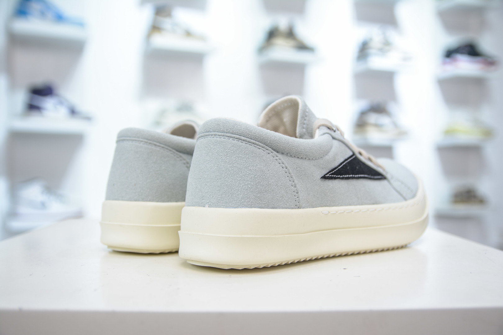 Rick Owens Hollywood Suede Low-Top Sneakers - Round Toe, Lace-Up Design 7 cmp i1755967154362 1044 0 5