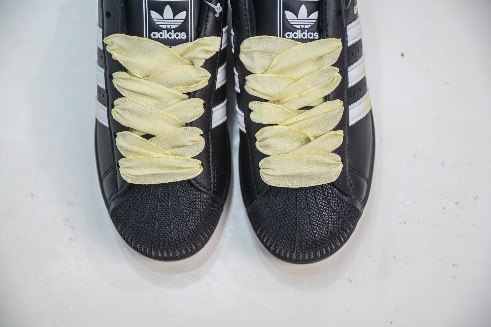 Adidas Originals Superstar Black/Yellow Gradient Leather Shell Toe Sneakers 9 cmp i1756052890328 9599 0 8