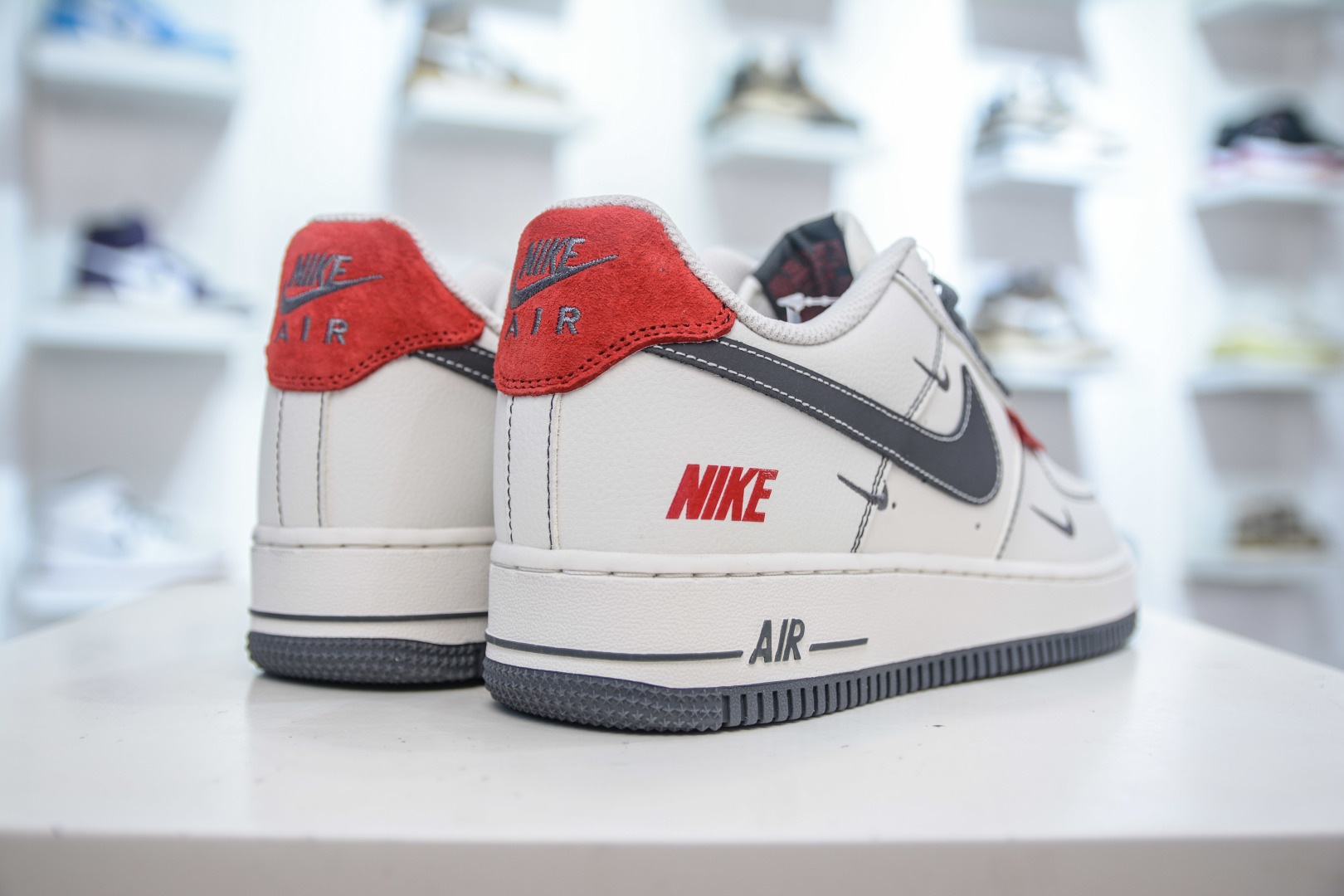 Nike Air Force 1 '07 Low x Supreme White/Grey/Red Sneakers 7 cmp i1756053767770 1581 0 5