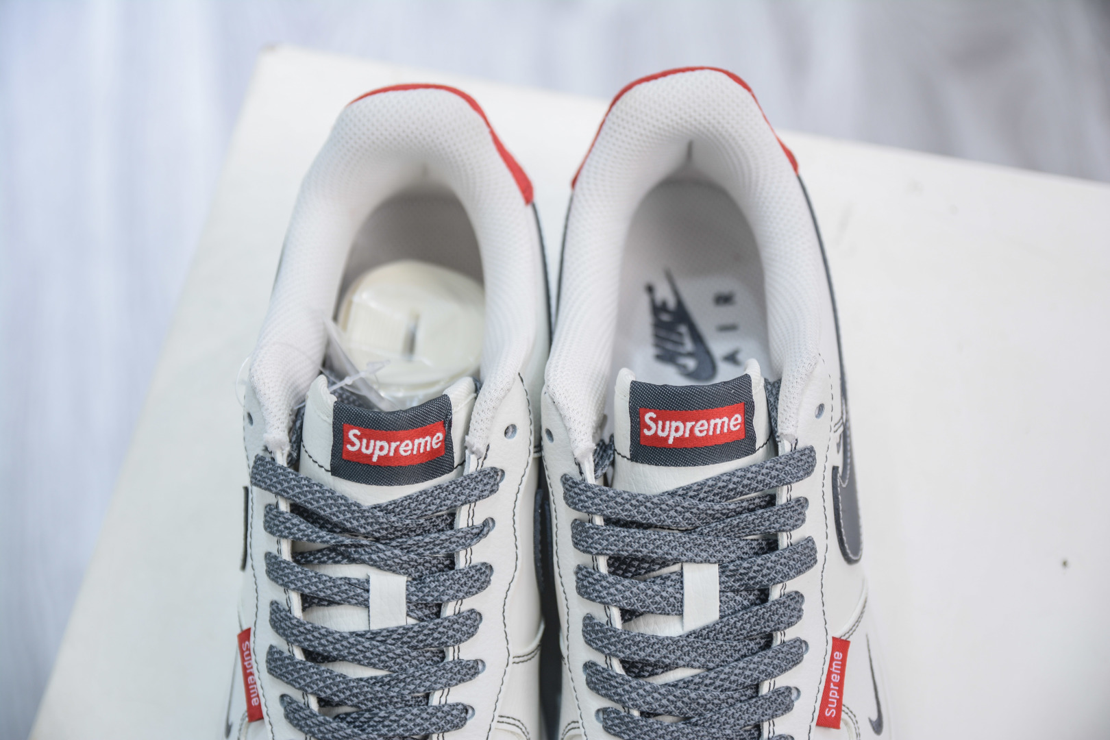 Nike Air Force 1 '07 Low x Supreme White/Grey/Red Sneakers 9 cmp i1756053767770 7493 0 7