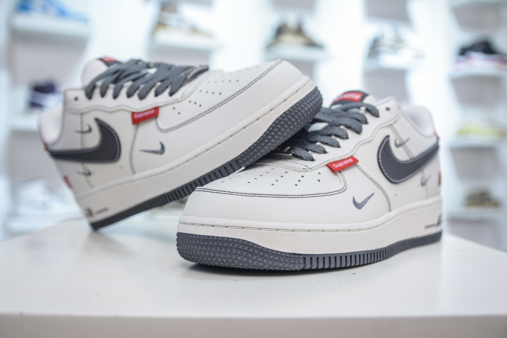 Nike Air Force 1 '07 Low x Supreme White/Grey/Red Sneakers 5 cmp i1756053768677 7820 0 3