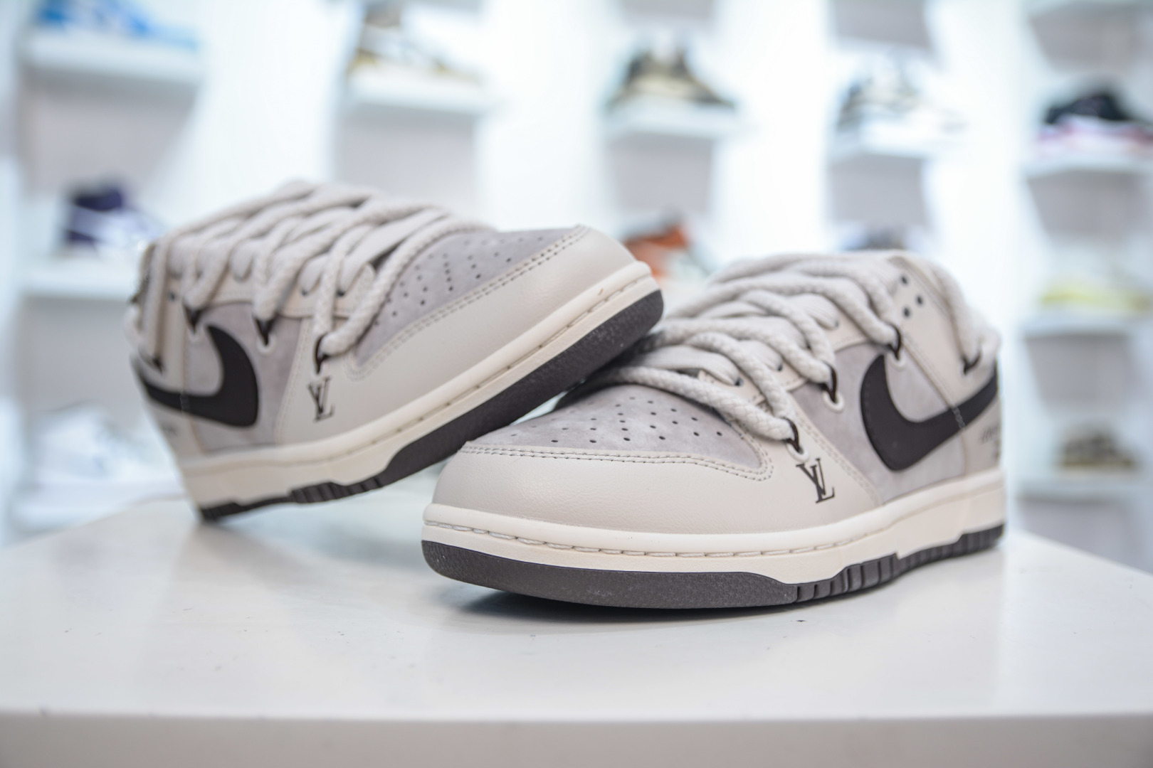 Nike SB Dunk Low x Louis Vuitton Coffee Au Lait Collaboration Sneakers 4 cmp i1756054240715 4588 0 3