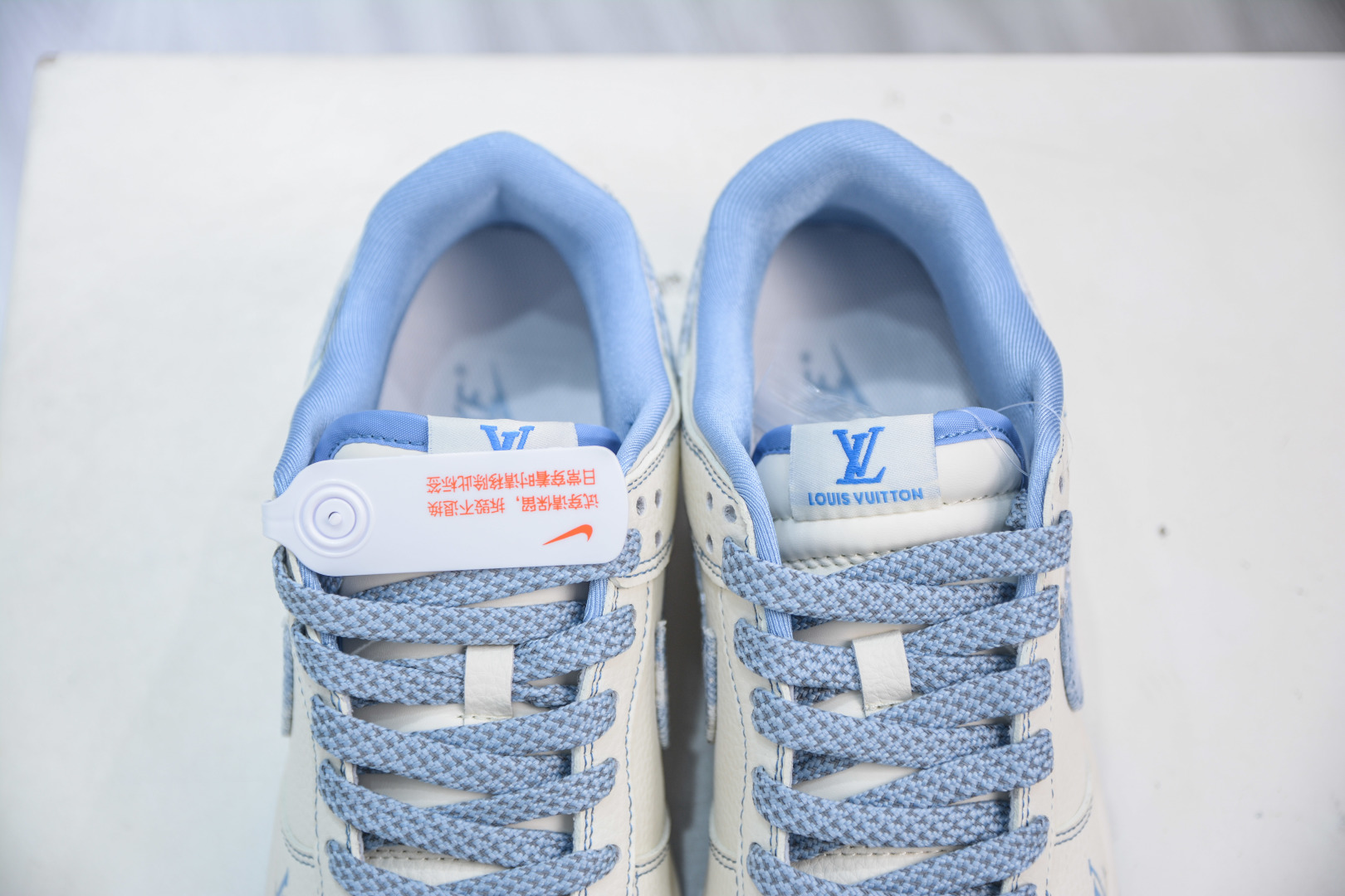 Nike SB Dunk Low x Louis Vuitton Ice Blue Denim Sneakers JP1628-028 8 cmp i1756140398890 7449 0 7