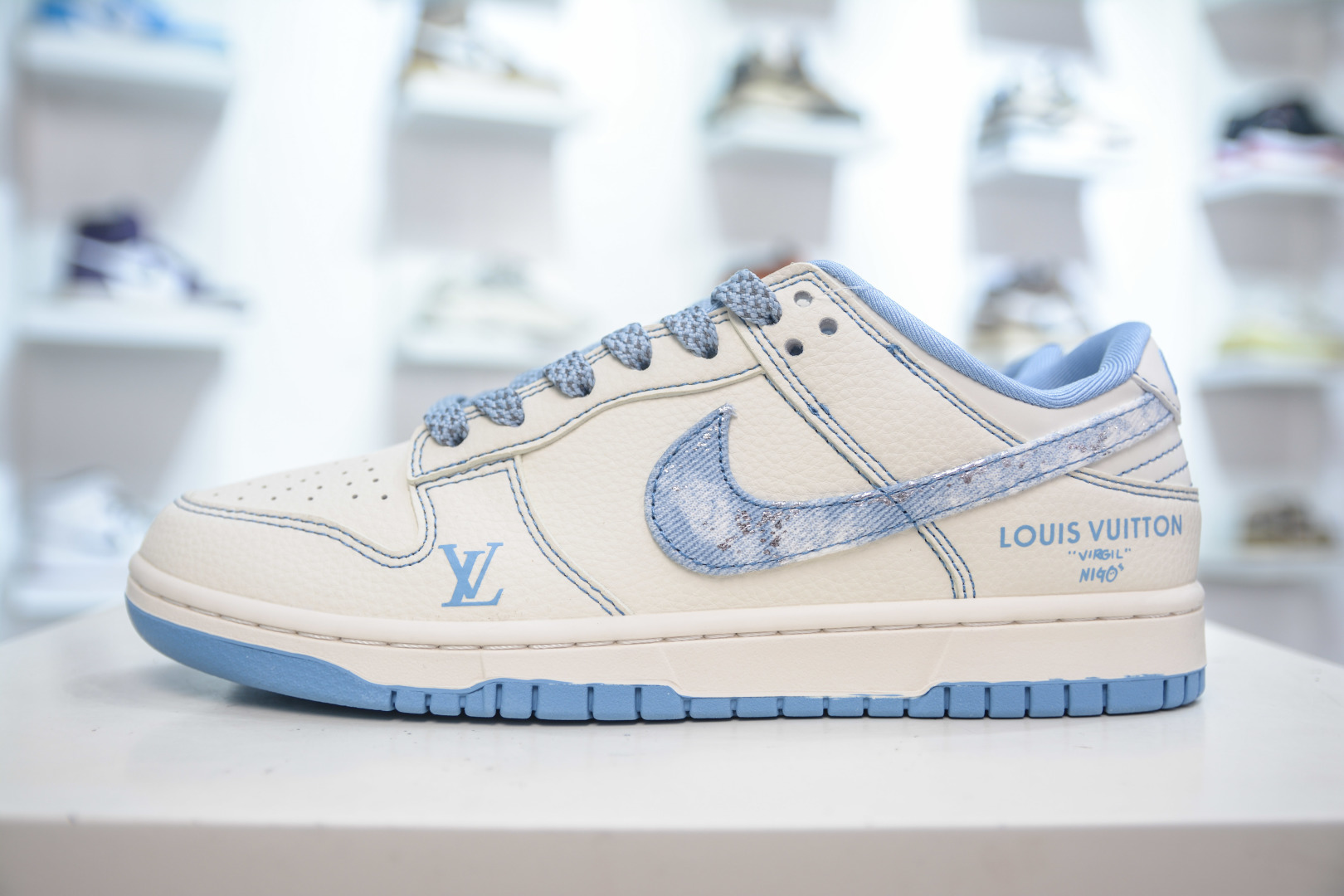 Nike SB Dunk Low x Louis Vuitton Ice Blue Denim Sneakers JP1628-028 1 cmp i1756140399917 5817 0 0