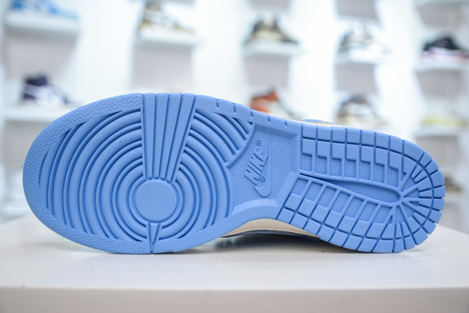 Nike SB Dunk Low 'Daisy' Cream/Blue Premium Leather Sneakers - SR2025 004 5 cmp i1756140447413 1232 0 4