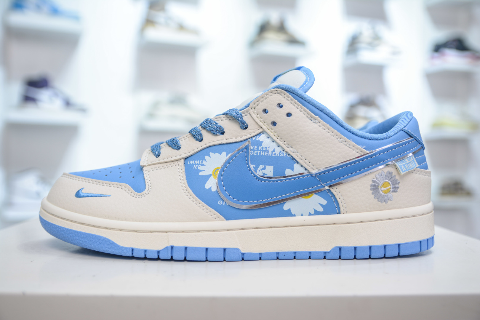 Nike SB Dunk Low 'Daisy' Cream/Blue Premium Leather Sneakers - SR2025 004 1 cmp i1756140451679 5048 0 0