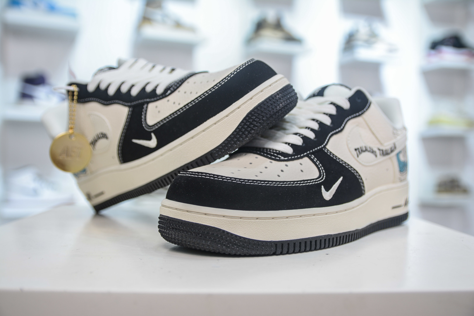 260 Nike Air Force 1 Low 07 鲨鱼 米白黑 DD1982-316-Chinese UA Cheap High Quatity Brand Clothes Bags handbags Sneakers wholesale wholesaler seller from China Factory suppliers Fashion Clothing Shoes best Quality Beautiful Price 260 Nike Air Force 1 Low 07 鲨鱼 米白黑 DD1982-316