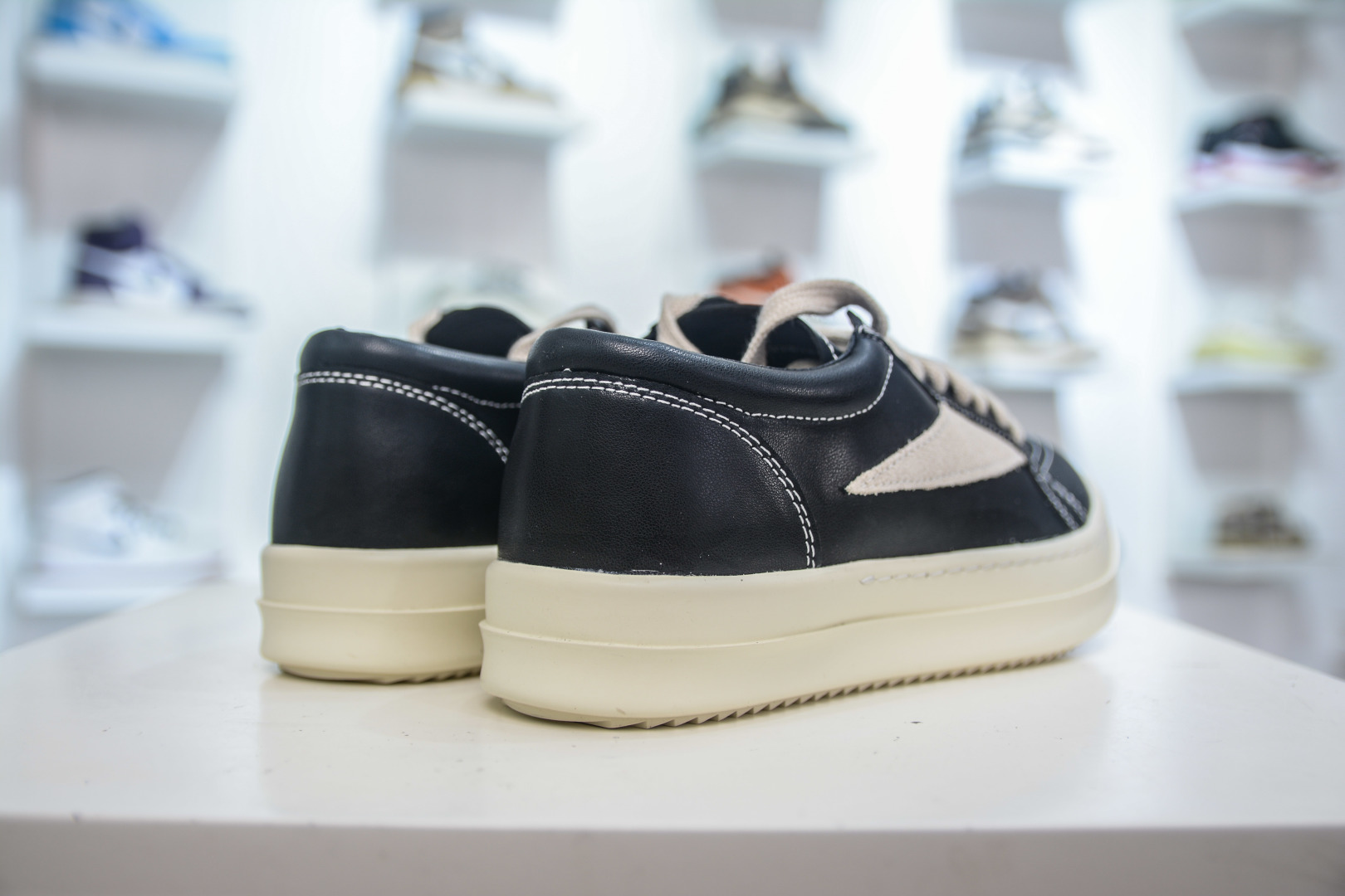 RICK OWENS Hollywood Black Leather Low-Top Lace-Up Sneakers Round Toe 7 cmp i1756140787743 7035 0 5