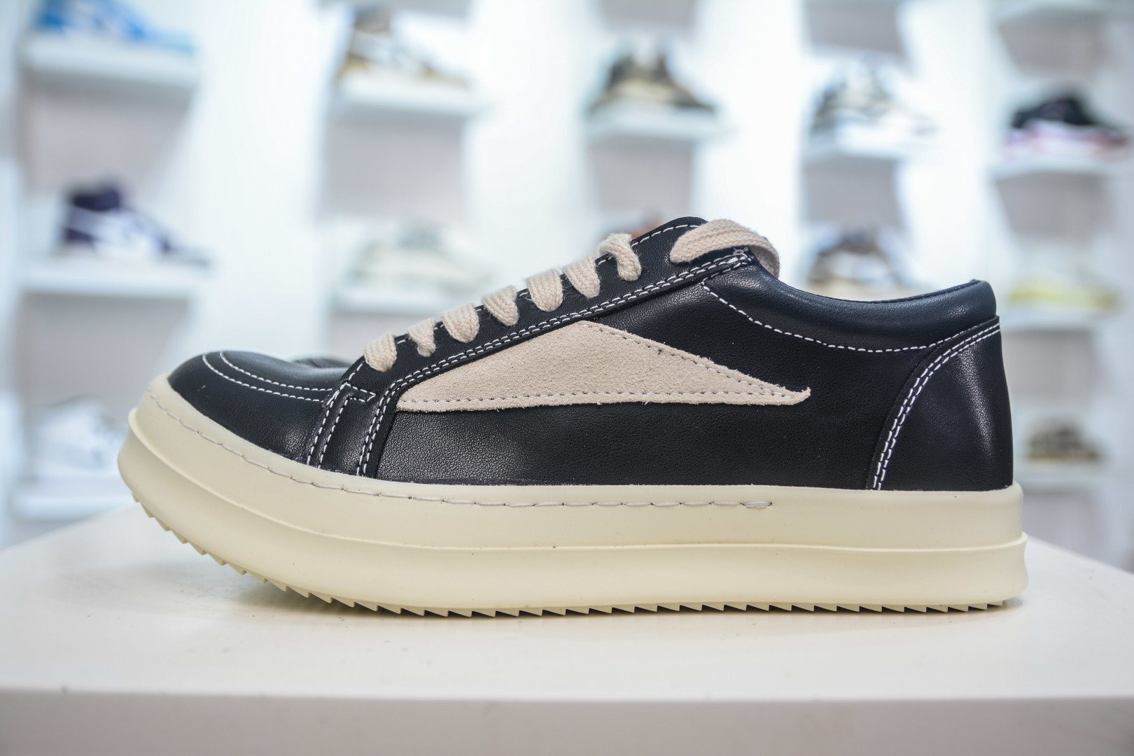 RICK OWENS Hollywood Black Leather Low-Top Lace-Up Sneakers Round Toe 2 cmp i1756140787744 741 0 0