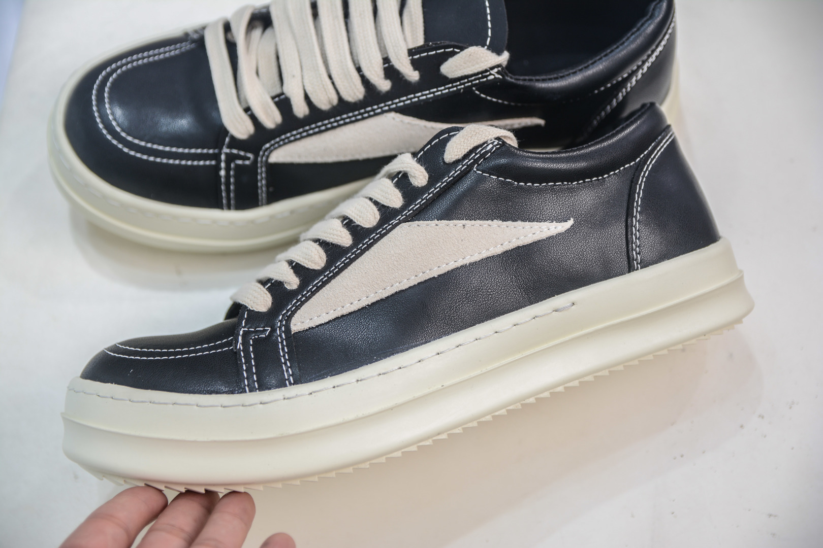 RICK OWENS Hollywood Black Leather Low-Top Lace-Up Sneakers Round Toe 8 cmp i1756140787796 4247 0 6
