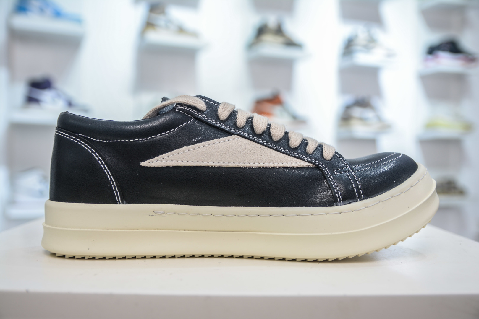 RICK OWENS Hollywood Black Leather Low-Top Lace-Up Sneakers Round Toe 4 cmp i1756140789189 6448 0 2