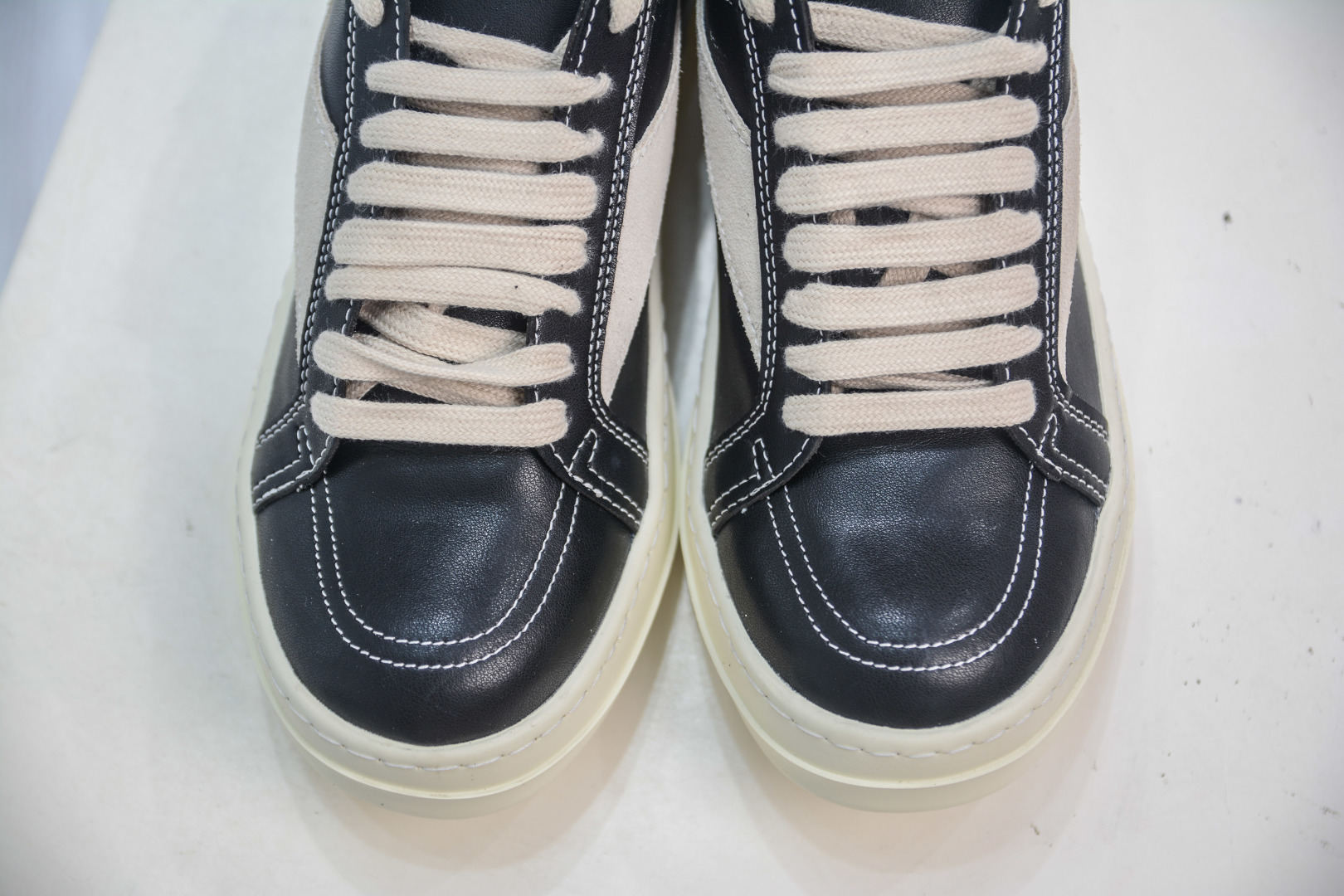 RICK OWENS Hollywood Black Leather Low-Top Lace-Up Sneakers Round Toe 10 cmp i1756140789193 7072 0 8