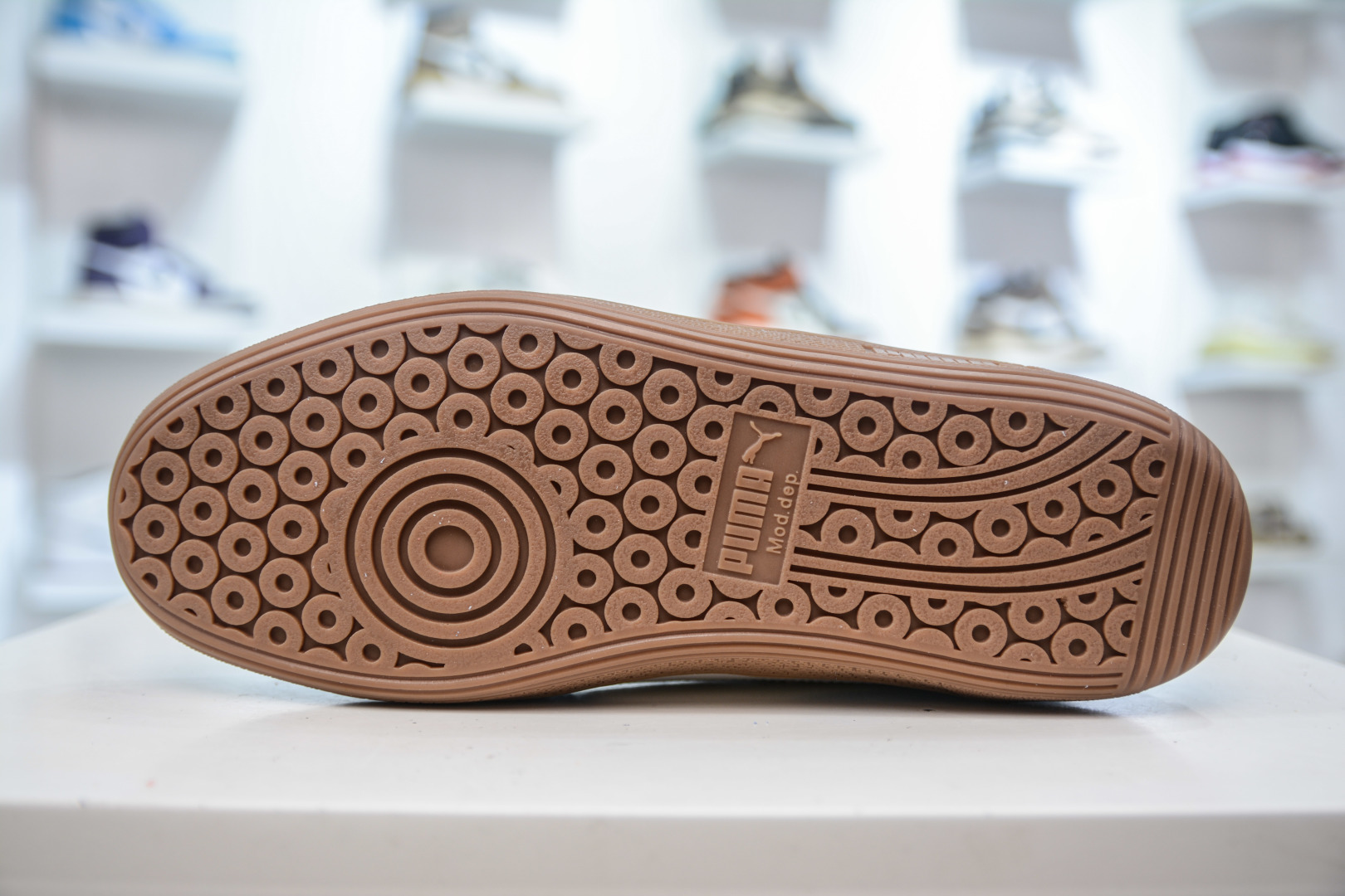 Puma Palermo Leather Low-Top Sneakers: Retro Style & Modern Comfort 5 cmp i1756231575053 9673 0 4