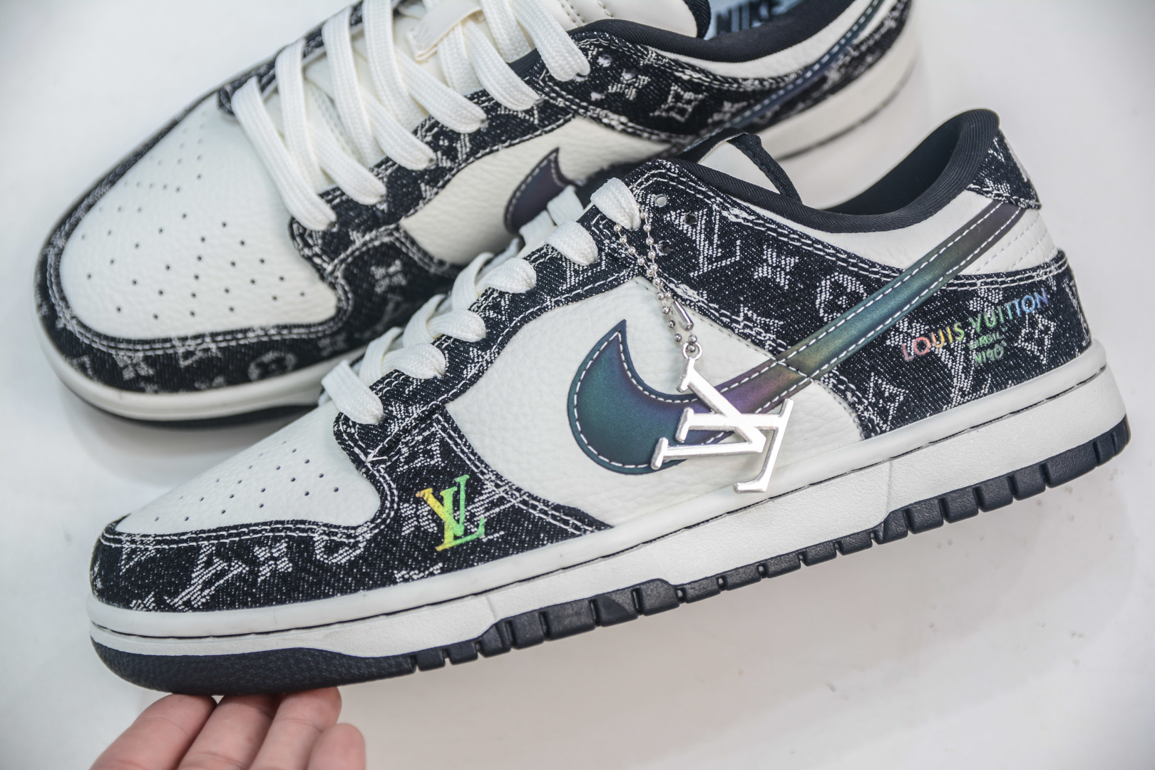 Nike SB Dunk Low x Louis Vuitton Black Laser Gradient Sneakers 7 cmp i1756232005127 7797 0 6