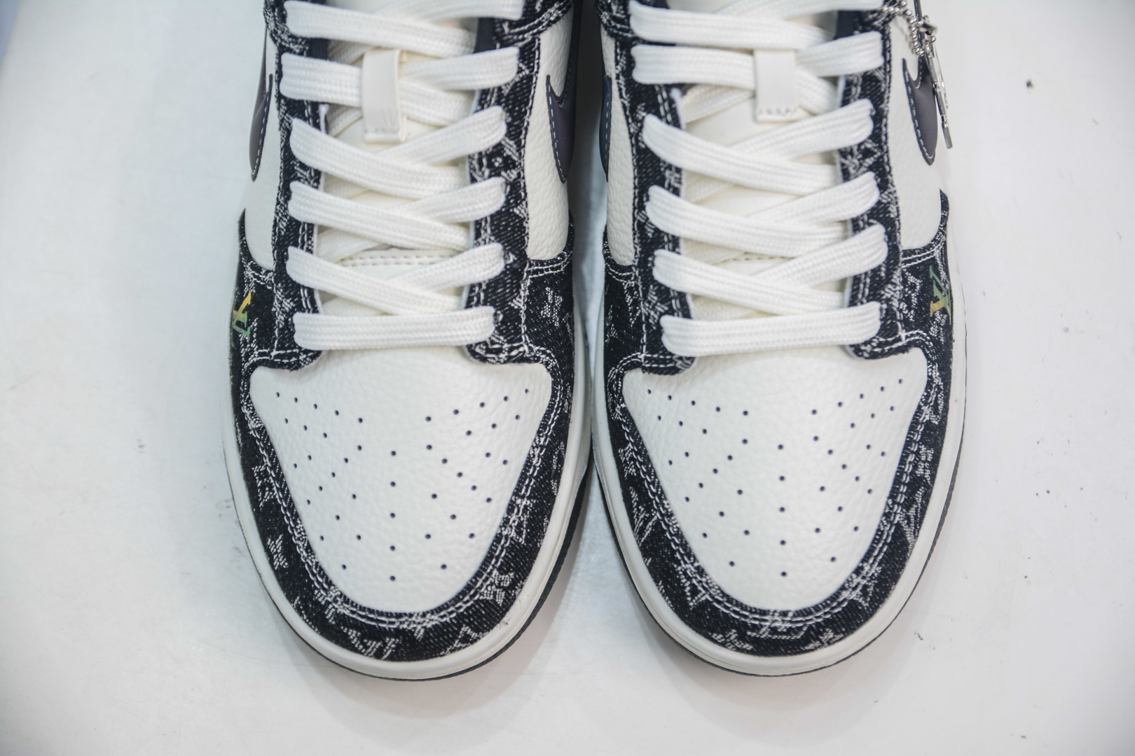 Nike SB Dunk Low x Louis Vuitton Black Laser Gradient Sneakers 9 cmp i1756232006733 2801 0 8