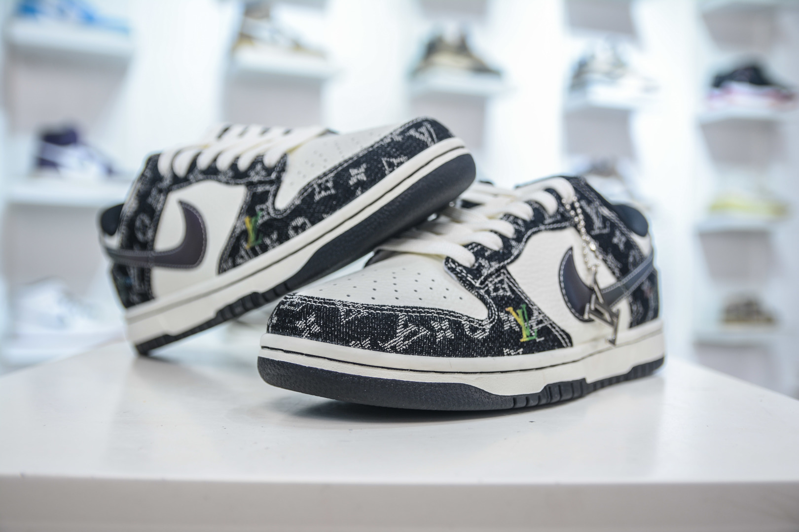 Nike SB Dunk Low x Louis Vuitton Black Laser Gradient Sneakers 4 cmp i1756232006733 4862 0 3