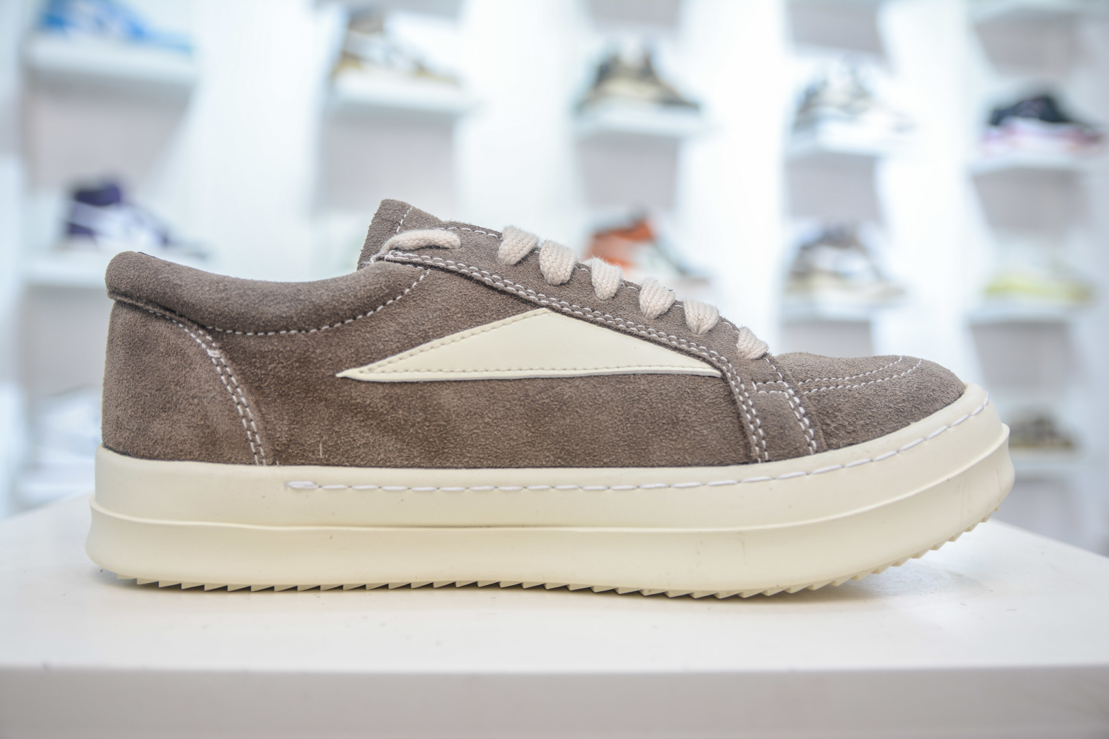Rick Owens Hollywood Suede Low-Top Sneakers - Round Toe, Lace-Up Design 3 cmp i1756232700897 91 0 2