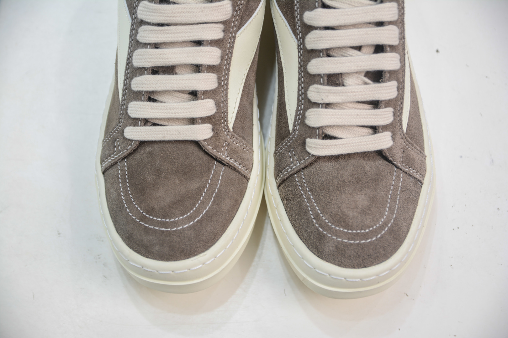 Rick Owens Hollywood Suede Low-Top Sneakers - Round Toe, Lace-Up Design 9 cmp i1756232702234 9670 0 8