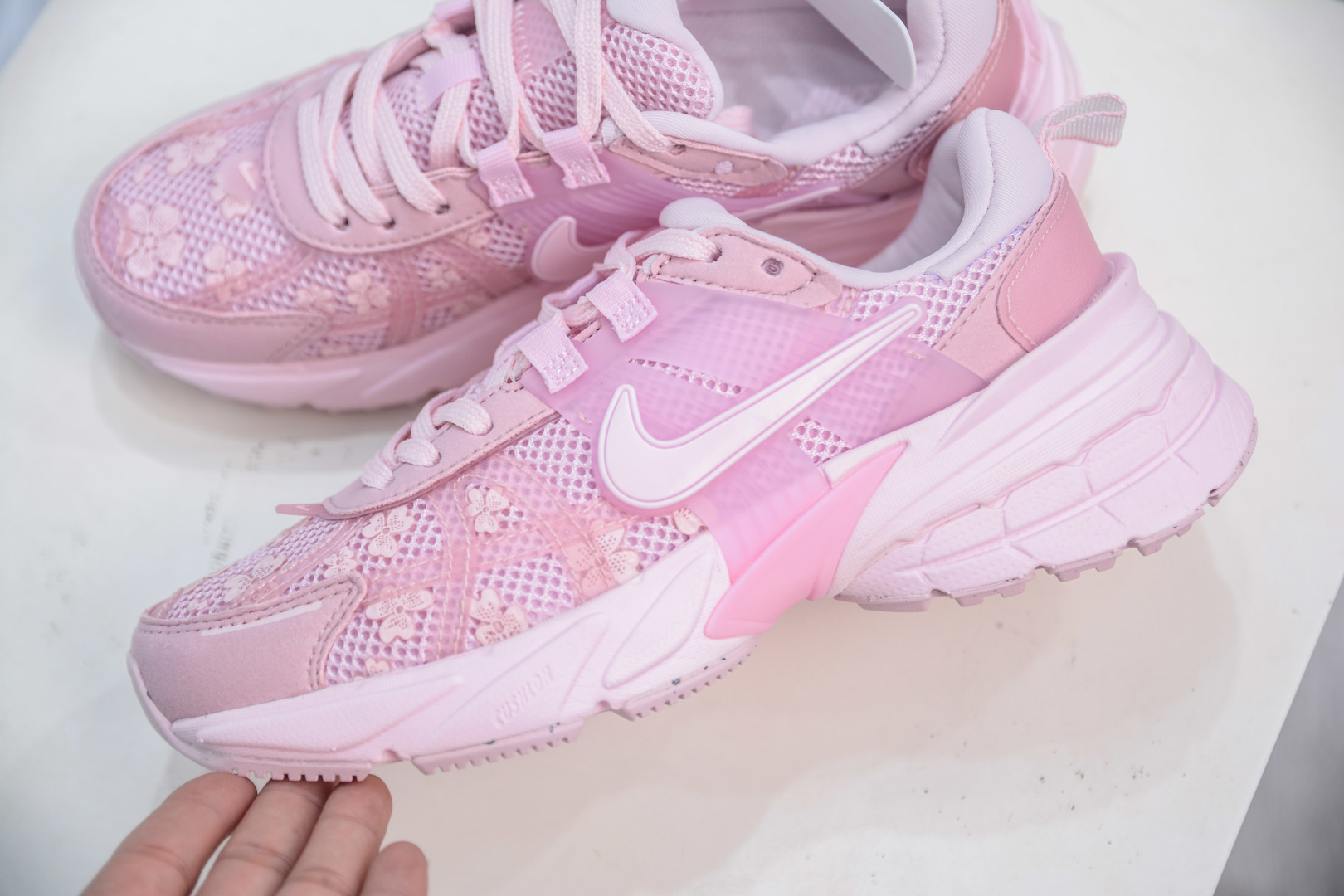 Nike V2K Runtekk Women's Low-Top Running Shoes - Cushioned, Breathable, Retro 7 cmp i1756317013384 2909 0 6