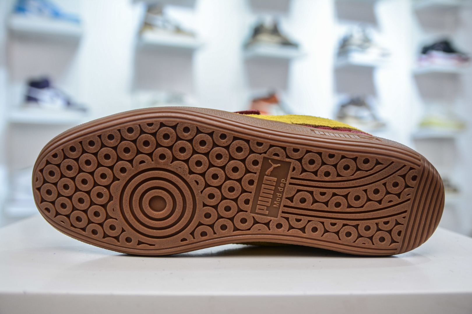 Puma Palermo Leather Low-Top Sneakers - Retro Style, Comfortable and Durable 6 cmp i1756317863609 6944 0 4