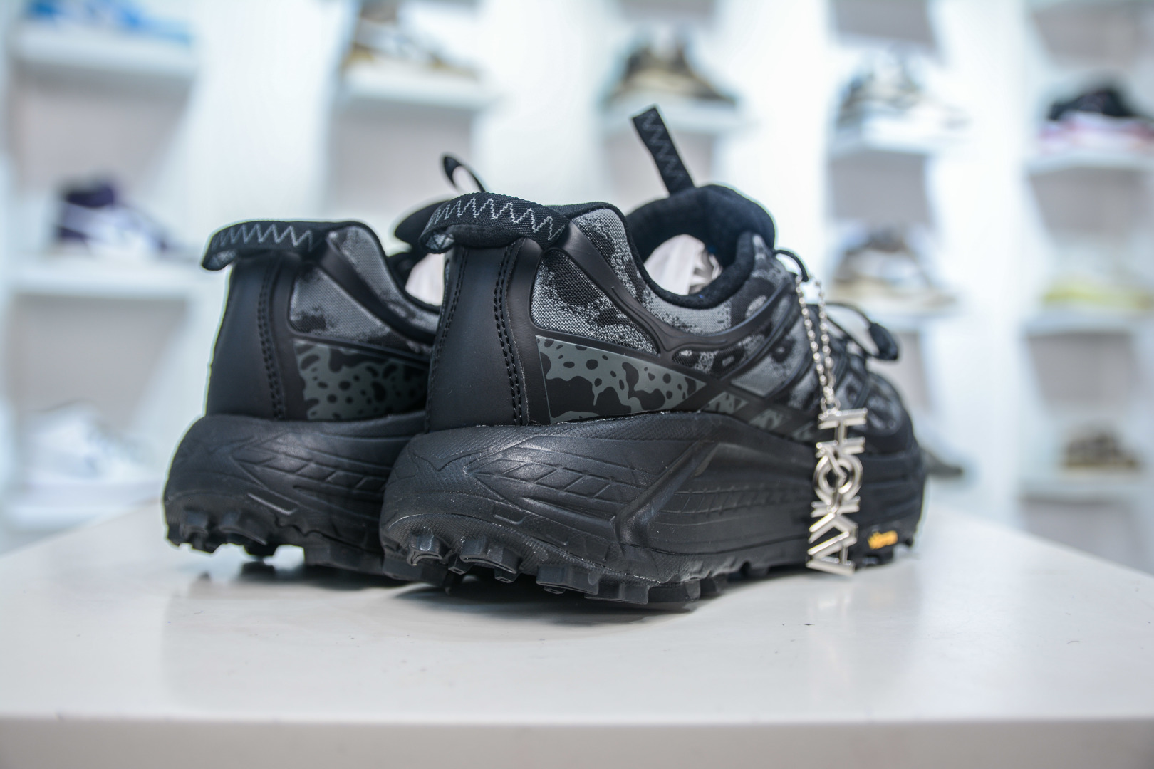 Hoka Mafate Three 2: Lightweight Trail Running Shoes with Vibram Outsole 6 cmp i1756317968157 8007 0 5