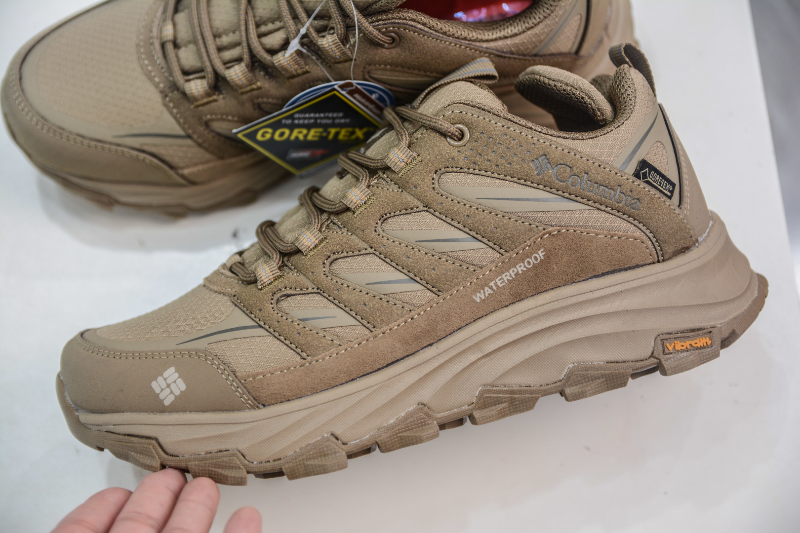Columbia Men's Newton Ridge Waterproof Hiking Boot - Suede Leather Upper 8 cmp i1756318253154 6589 0 6