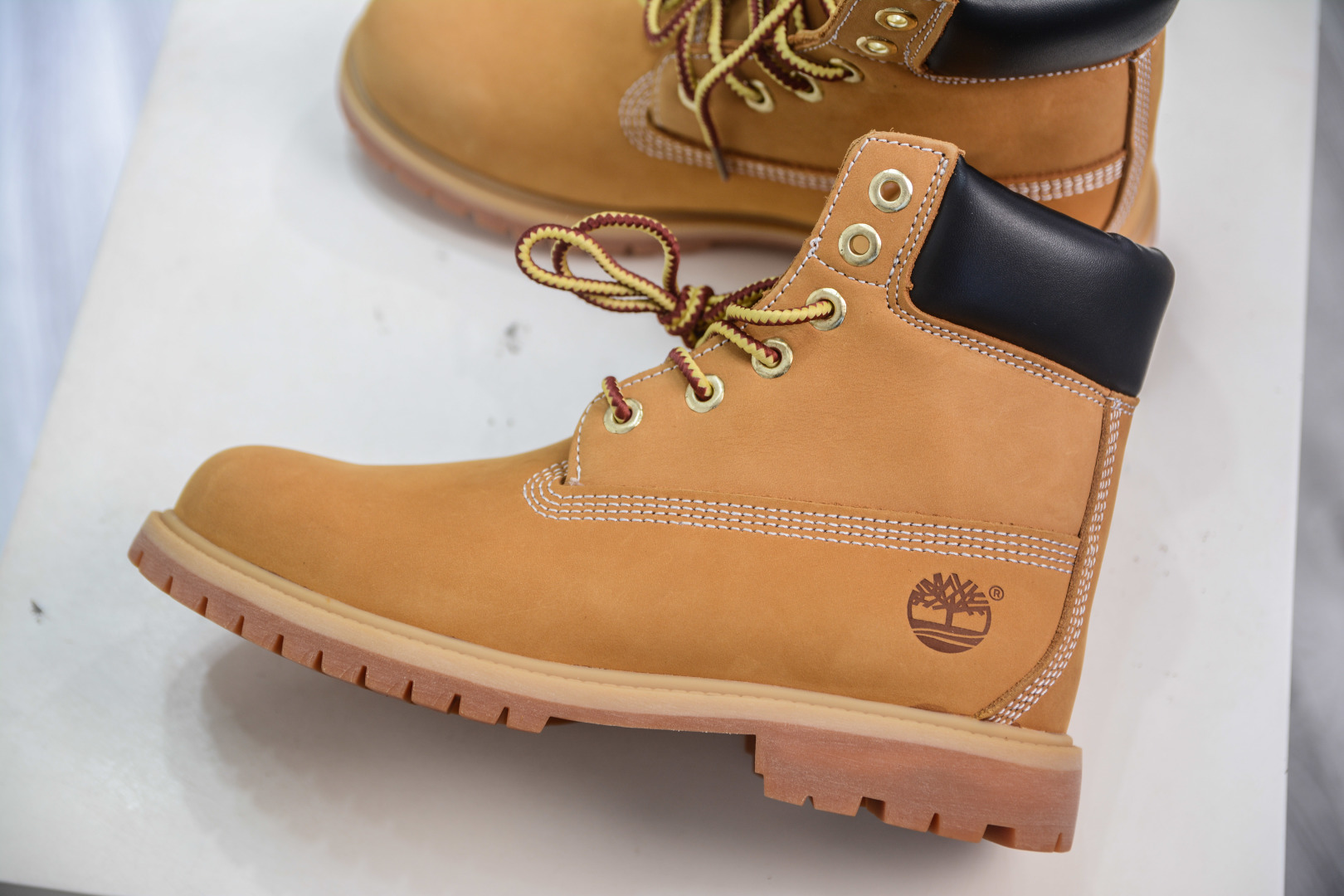 Timberland Classic High-Top Boots for Men and Women - Premium Waterproof Leather 7 cmp i1756318349250 5444 0 6