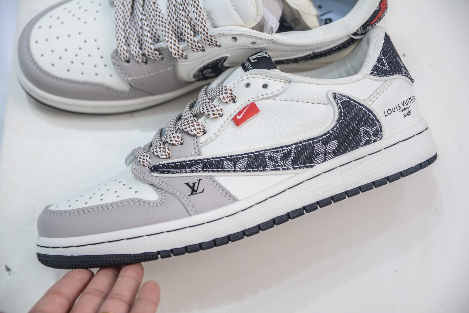 TS x Air Jordan x Louis Vuitton AJ1 Low 倒钩低帮LV联名-米黑牛仔 JW1188-143
