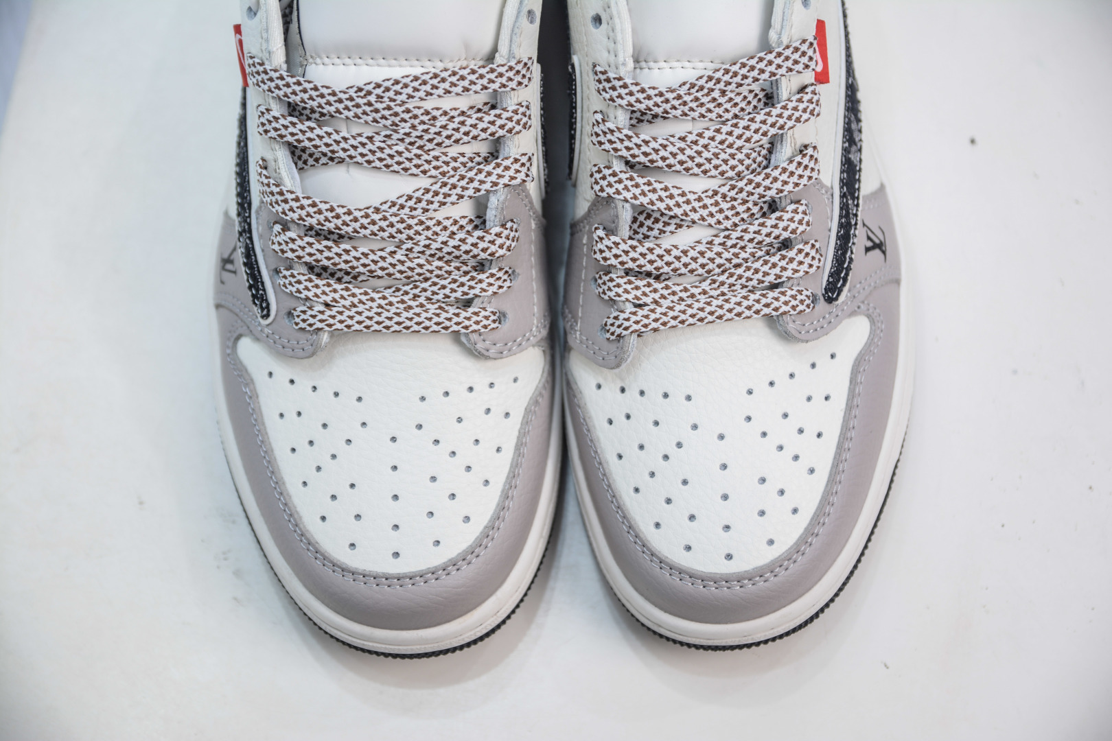 TS x Air Jordan x Louis Vuitton AJ1 Low 倒钩低帮LV联名-米黑牛仔 JW1188-143