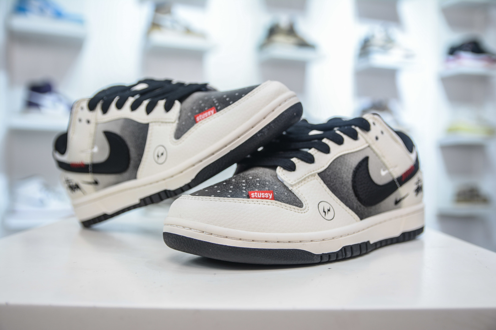 Nike SB Dunk Low X Stussy 斯图西联名-闪电渐变米黑 QW5836-020