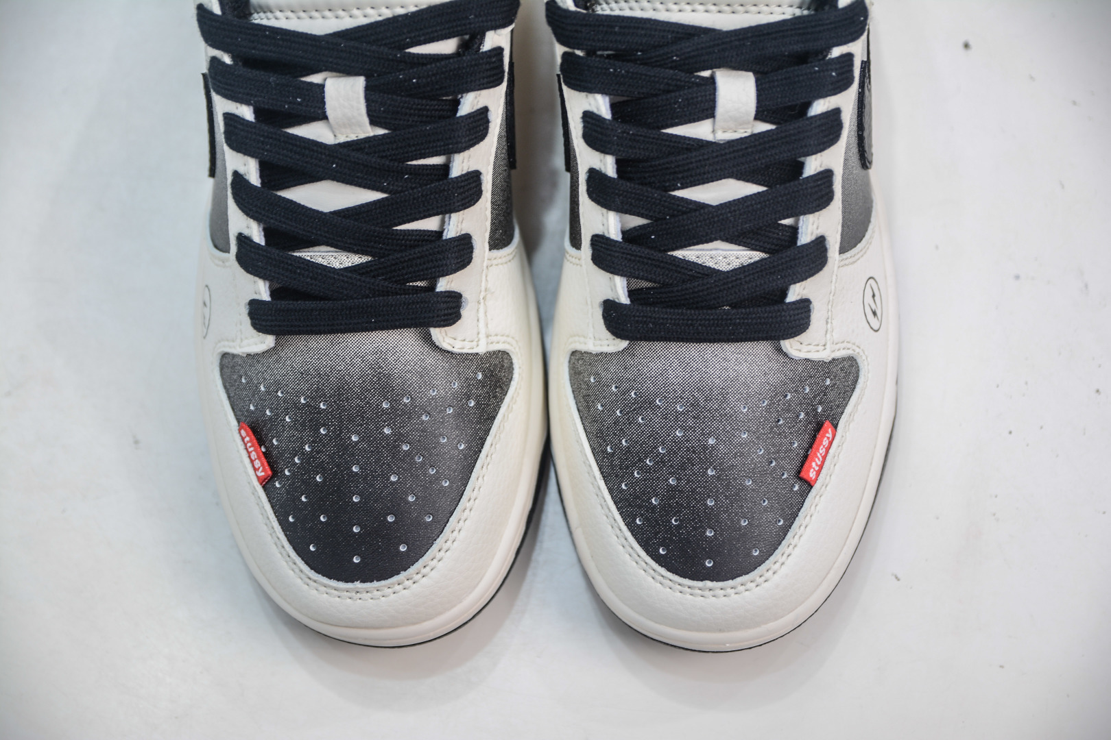 Nike SB Dunk Low X Stussy 斯图西联名-闪电渐变米黑 QW5836-020