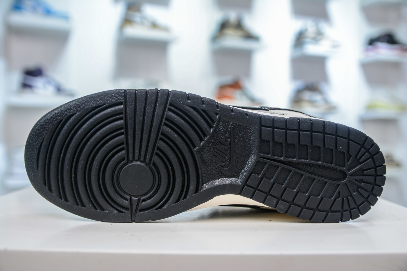 Nike SB Dunk Low X Stussy 斯图西联名-闪电渐变米黑 QW5836-020