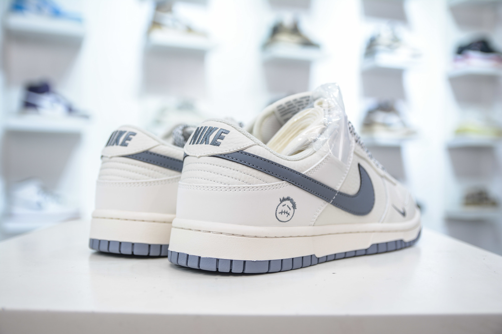 Nike SB Dunk Low 白灰勾鬼脸 CS1688-120