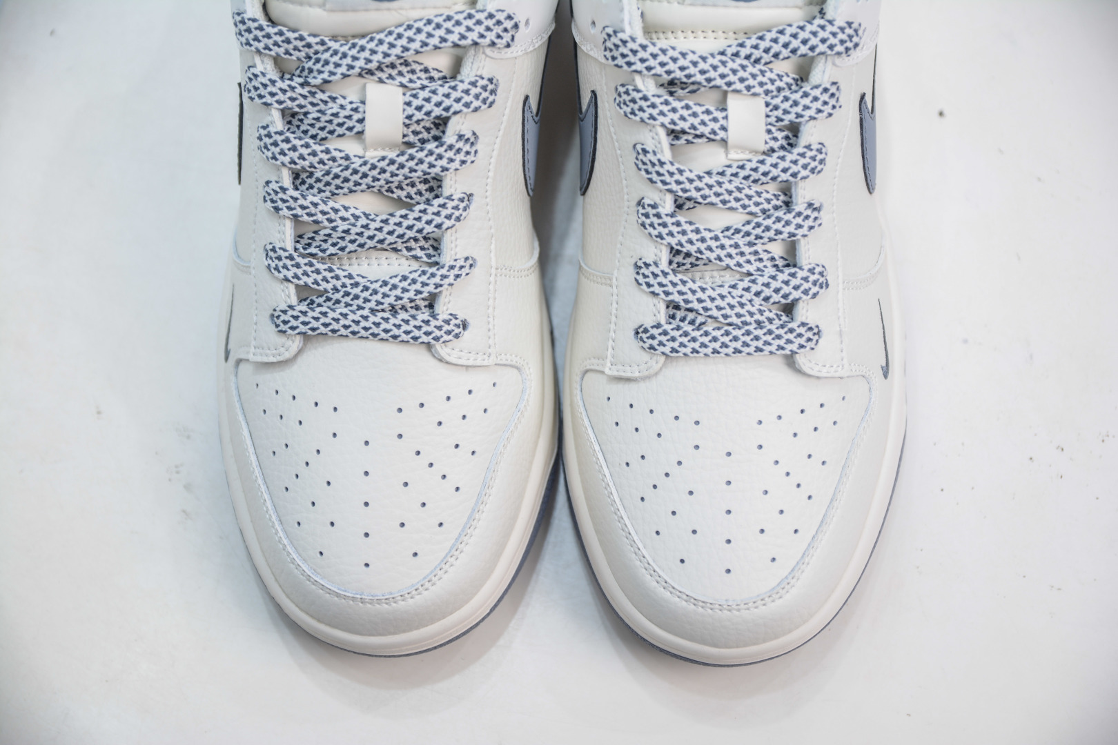 Nike SB Dunk Low 白灰勾鬼脸 CS1688-120