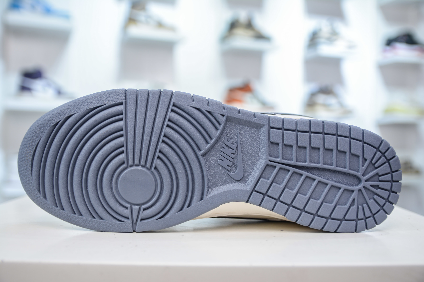 Nike SB Dunk Low 白灰勾鬼脸 CS1688-120